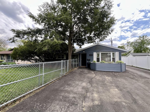 1309 Eureka St, Urbana, IL 61801 - view of side of property
