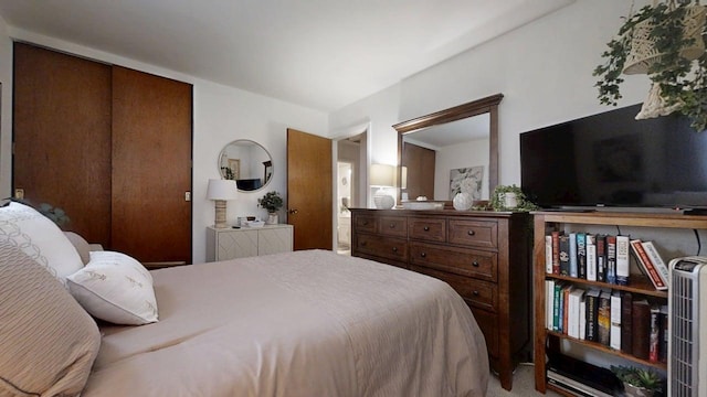 1309 Eureka St, Urbana, IL 61801 - bedroom featuring carpet floors