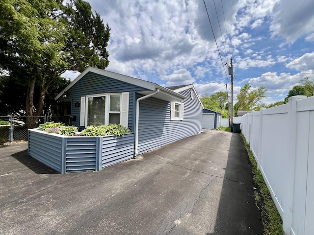 1309 Eureka St, Urbana, IL 61801 - view of side of home with fence and a garage