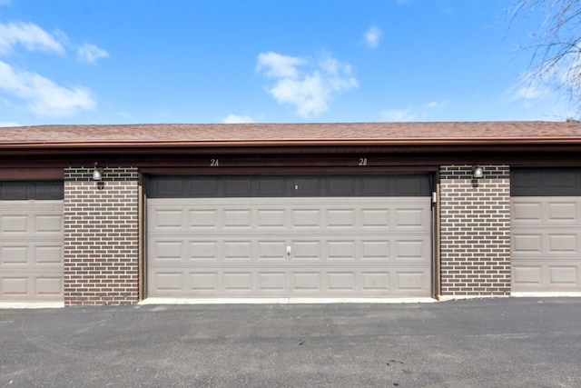 7310 Tiffany Dr Unit 2B, Orland Park, IL 60462 - view of garage