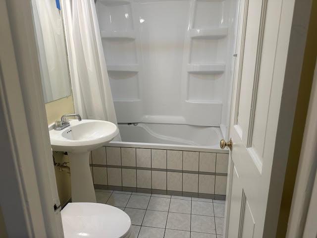 8901 N Western Ave Unit 116, Des Plaines, IL 60016 - full bath featuring tile patterned flooring, shower / bath combo with shower curtain, and toilet