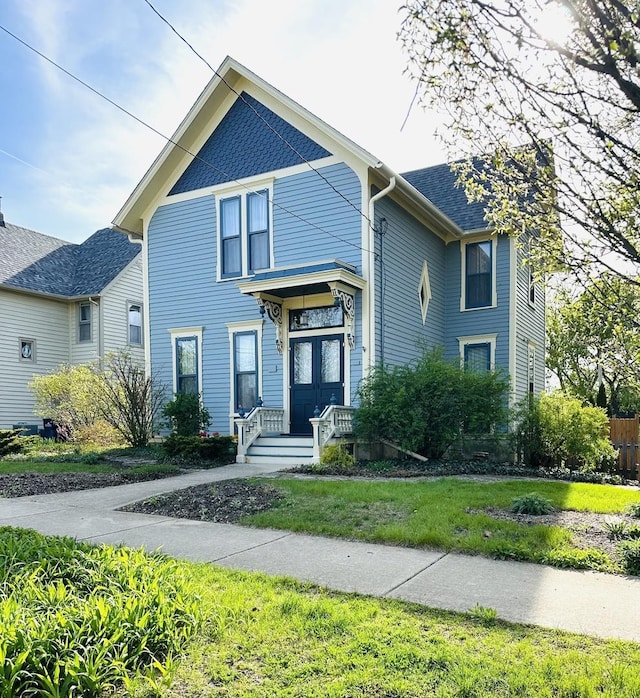 view of front of house with a front yard
