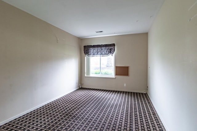 unfurnished room featuring carpet flooring, baseboards, and visible vents