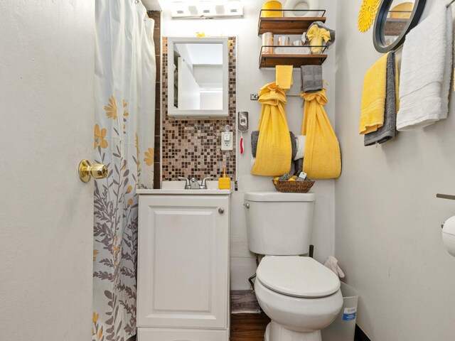 2720 E 76th Pl, Chicago, IL 60649 - full bath with toilet and curtained shower