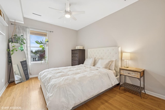bedroom featuring light wood-style floors, baseboards, and ceiling fan