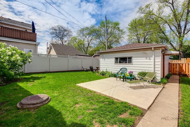 7220 W Ibsen St, Chicago, IL 60631 - view of yard featuring a patio area