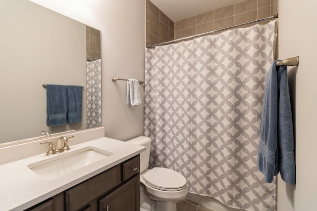 302 Links Dr, Addison, IL 60101 - full bathroom with toilet, a shower with curtain, and vanity