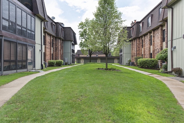 9199 N Rd Unit E, Palos Hills, IL 60465 - view of community with a lawn