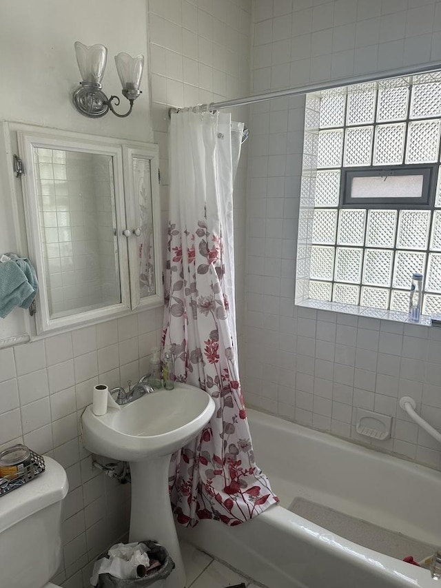 8042 S Bennett Ave, Chicago, IL 60617 - full bath featuring shower / bath combination with curtain and tile walls