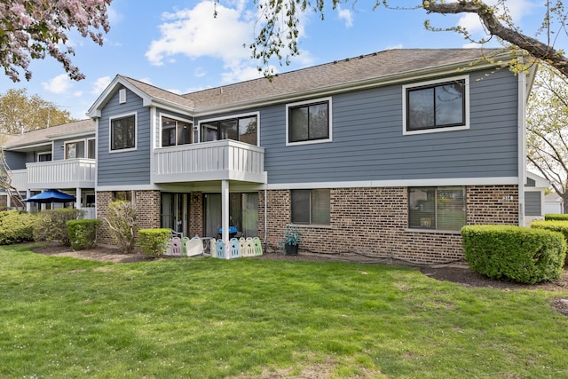 314 Wildberry Ct Unit A1, Schaumburg, IL 60193 - rear view of property with brick siding, a lawn, and a balcony