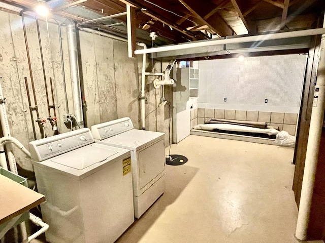 laundry room with washing machine and dryer