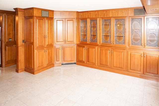 empty room with crown molding