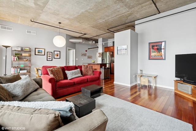 living area featuring dark wood-style floors and baseboards