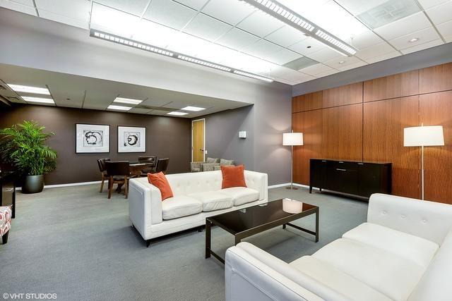 living area with carpet and baseboards