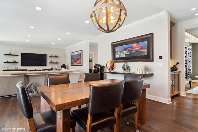 dining area featuring an inviting chandelier, ornamental molding, wood finished floors, baseboards, and recessed lighting
