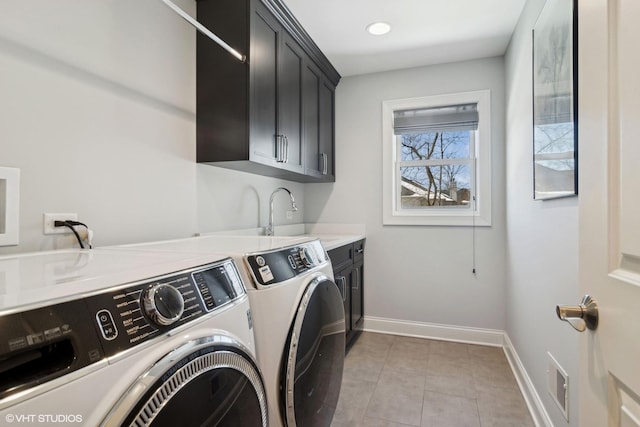 laundry room with cabinet space, a sink, baseboards, visible vents, and washing machine and dryer
