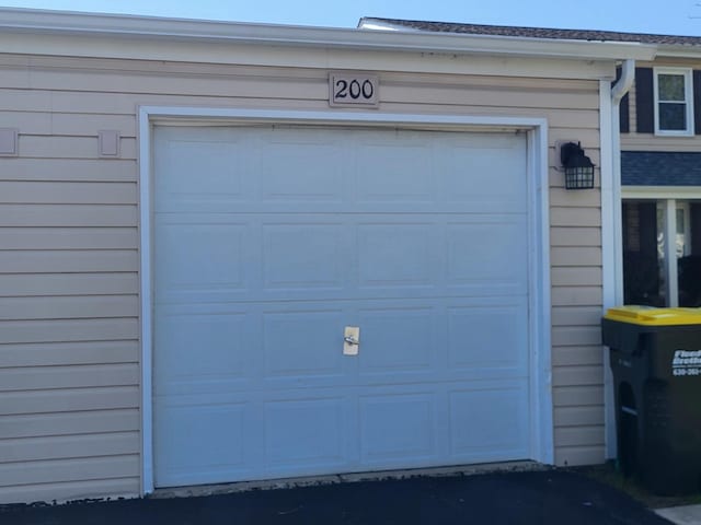 200 Rodenburg Rd, Roselle, IL 60172 - view of garage