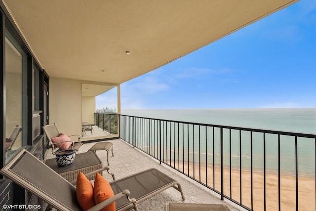 5733 N Sheridan Rd Unit 29D, Chicago, IL 60660 - balcony with a water view