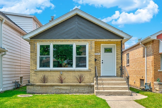 view of front facade featuring a front lawn and brick siding