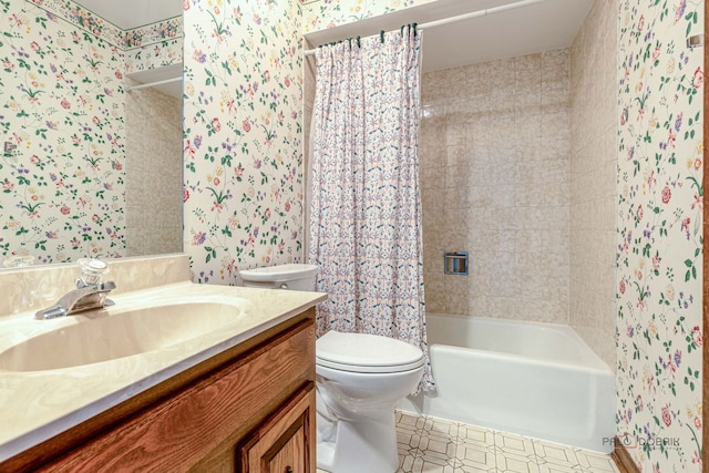 bathroom with vanity, shower / bath combo, toilet, and wallpapered walls