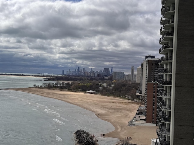 view of water feature with a city view and a view of the beach