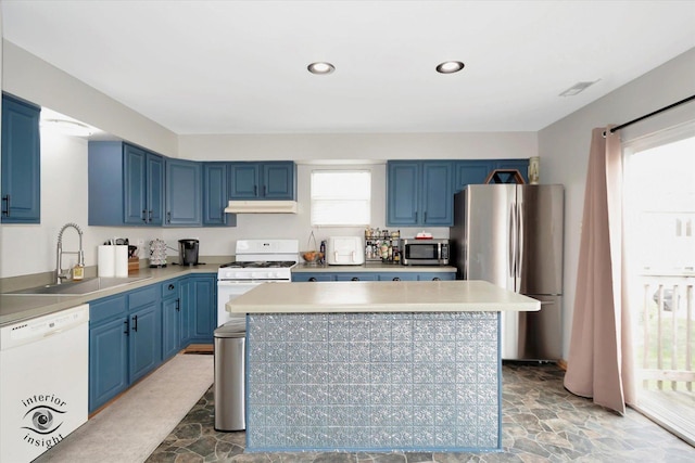 1372 Fox Hound Trl, Beecher, IL 60401 - kitchen with stainless steel appliances, a sink, blue cabinetry, a center island, and recessed lighting