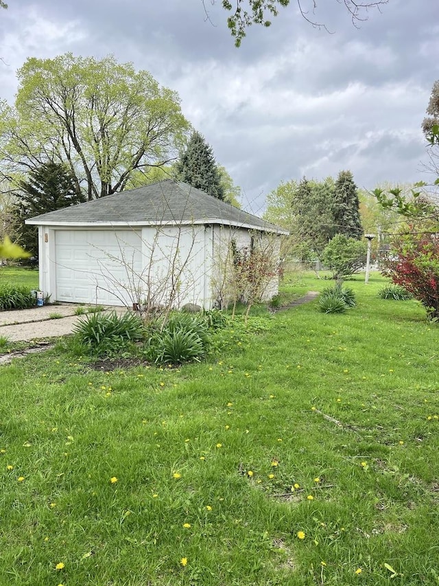 view of yard with a detached garage