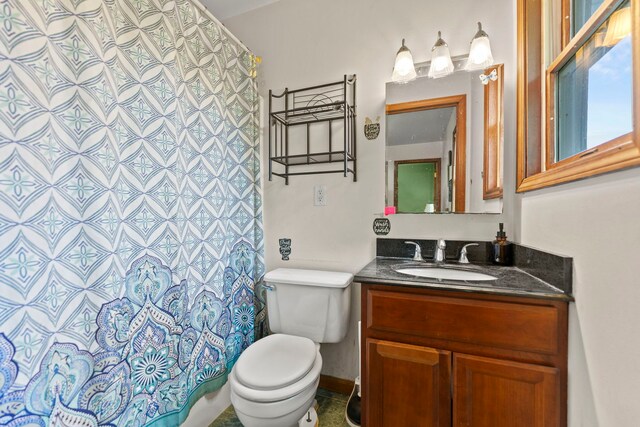 full bath with vanity, curtained shower, and toilet