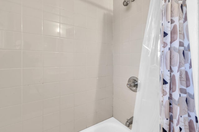 bathroom featuring shower / tub combo with curtain