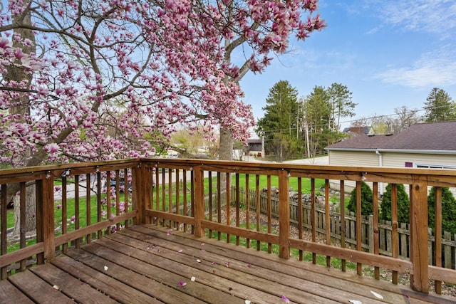 39540 N Channel View Dr, Antioch, IL 60002 - wooden deck with fence
