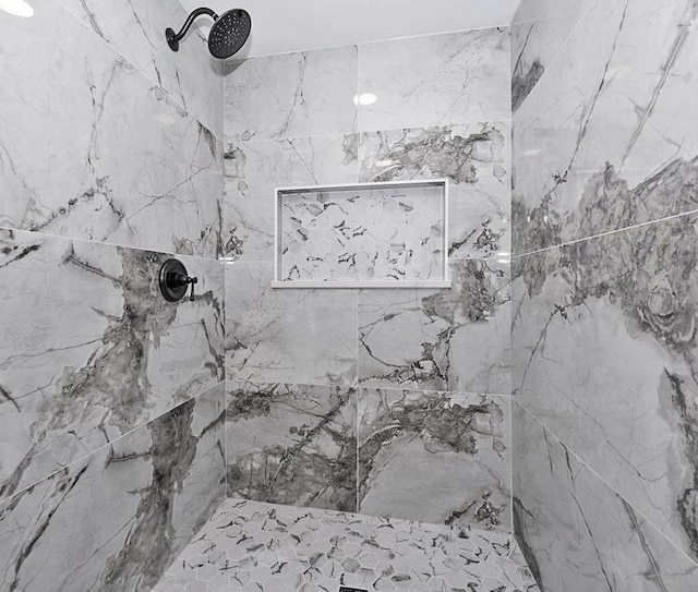 room details featuring a tile shower