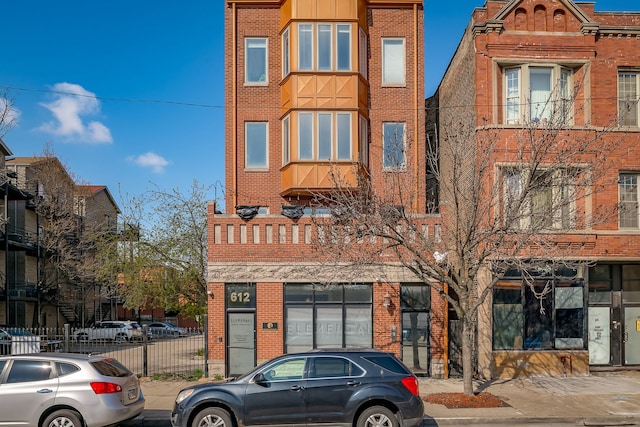 612 S Western Ave Unit 3, Chicago, IL 60612 - view of property featuring fence