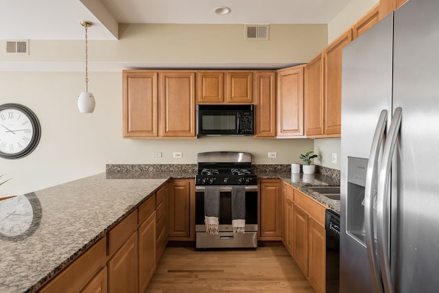 612 S Western Ave Unit 3, Chicago, IL 60612 - kitchen featuring visible vents, light wood finished floors, black appliances, and hanging light fixtures