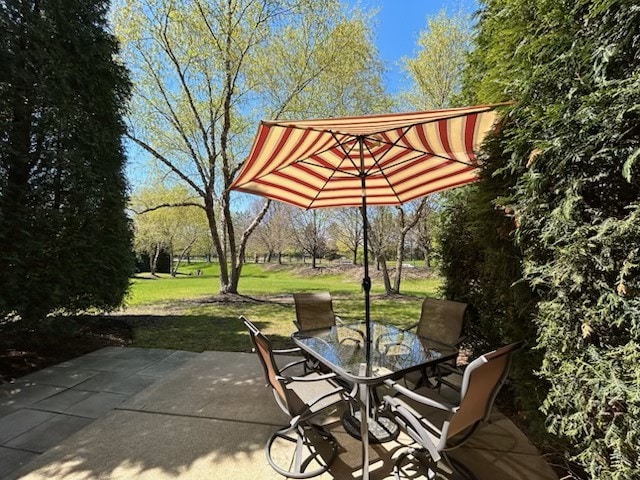 view of patio with outdoor dining space