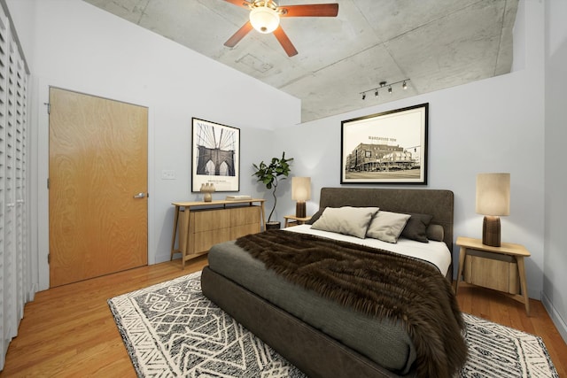 1720 S Michigan Ave Unit 2113, Chicago, IL 60616 - bedroom featuring light wood-style flooring, track lighting, and ceiling fan