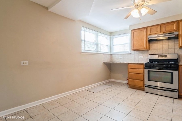 2642 N Harlem Ave Unit Gw, Elmwood Park, IL 60707 - kitchen featuring gas stove, under cabinet range hood, tasteful backsplash, baseboards, and ceiling fan