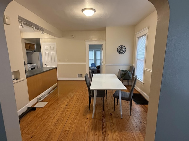 160 S Fordham Ave, Aurora, IL 60506 - dining area with wood finished floors and arched walkways