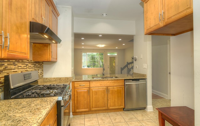 2205 Gladstone Ct, Glendale Heights, IL 60139 - kitchen with stainless steel appliances, under cabinet range hood, a sink, brown cabinetry, and recessed lighting