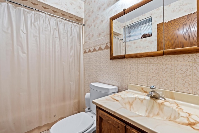 full bathroom featuring wallpapered walls, tile walls, toilet, vanity, and a shower with curtain