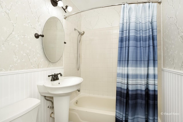 193 Thunderbird Trl, Carol Stream, IL 60188 - bathroom featuring toilet, shower / bath combo with shower curtain, and a wainscoted wall