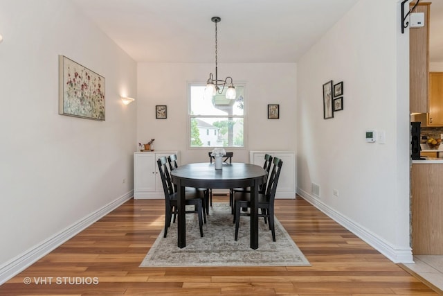 129 S Palmer Dr, Bolingbrook, IL 60490 - dining room featuring light wood-type flooring, a chandelier, and baseboards