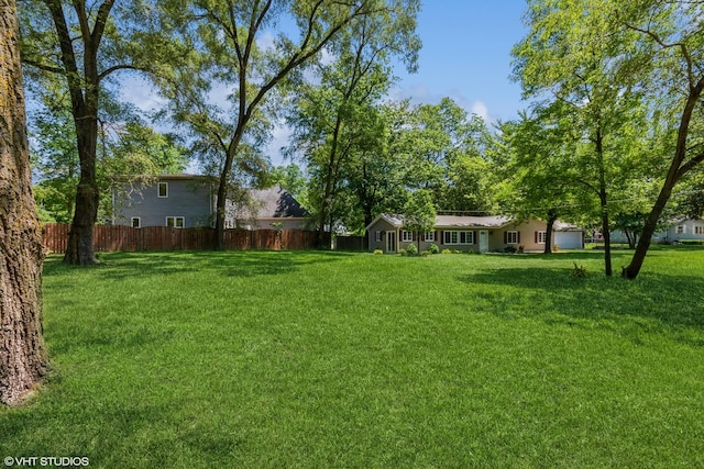34327 S Lakeside Ter, Wilmington, IL 60481 - view of yard featuring fence