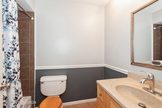 3026 Roberts Dr Unit 4, Woodridge, IL 60517 - kitchen featuring an inviting chandelier, a sink, stainless steel appliances, white cabinetry, and backsplash