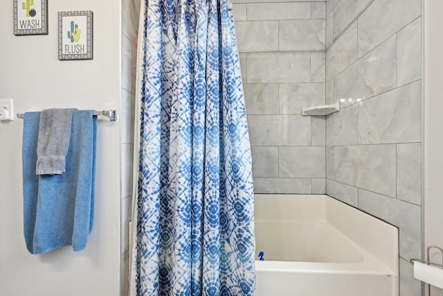 bathroom featuring shower / bath combo with shower curtain