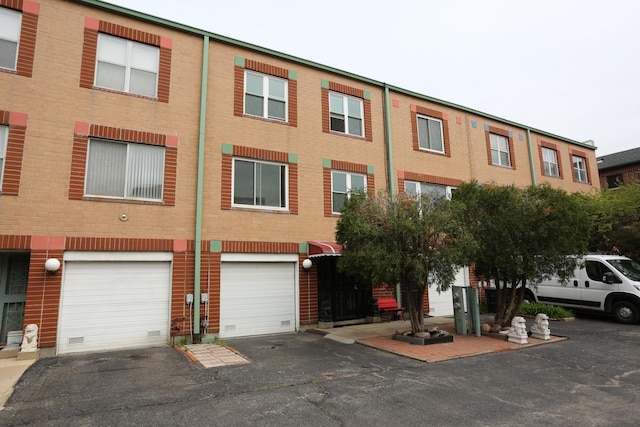 townhome / multi-family property featuring a garage and driveway