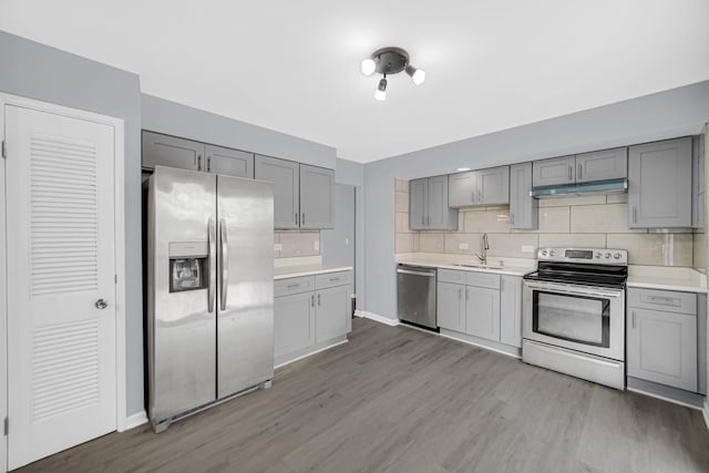 9 Shilling Ct, Bolingbrook, IL 60440 - kitchen featuring gray cabinetry, stainless steel appliances, a sink, and wood finished floors