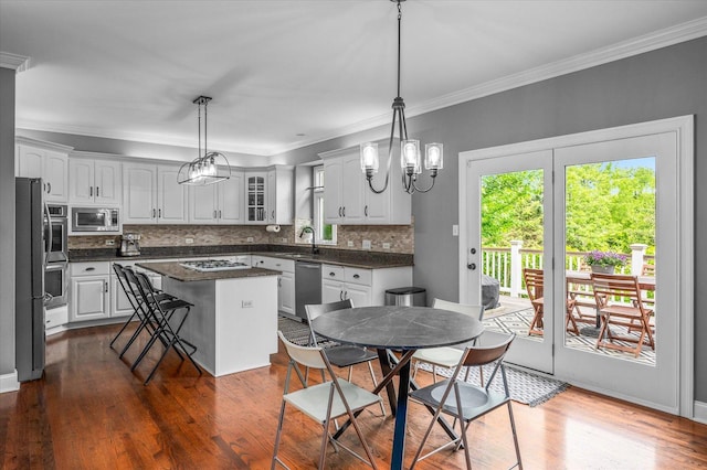 1759 Baybrook Ln, Naperville, IL 60564 - kitchen with appliances with stainless steel finishes, plenty of natural light, a center island, a sink, and crown molding