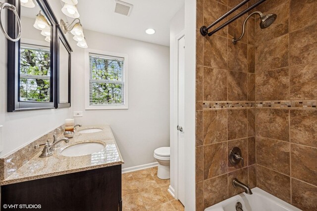 701 N Coolidge Ave, Palatine, IL 60067 - full bath featuring toilet, washtub / shower combination, double vanity, and baseboards