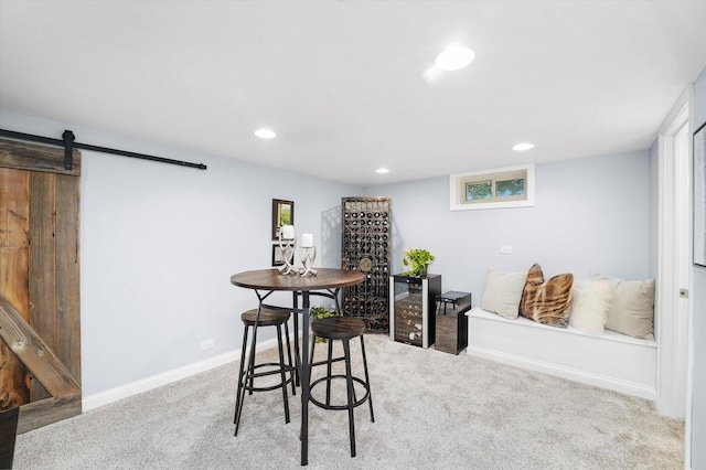 dining space with carpet floors, a barn door, wine cooler, baseboards, and recessed lighting