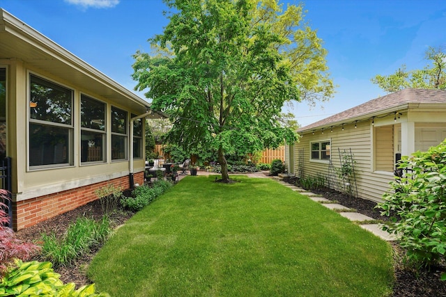 view of green lawn